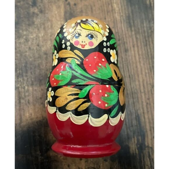 Vintage Matryoshka Nesting Dolls Wooden Babushka 5 Dolls Set/ Made in USSR - Picture 5 of 8